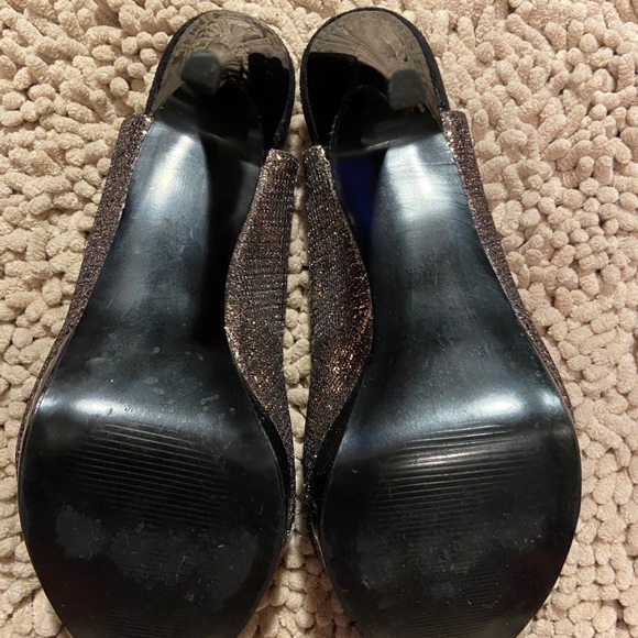 Carlos Santana Bronze Halo Heel - Picture 8 of 9